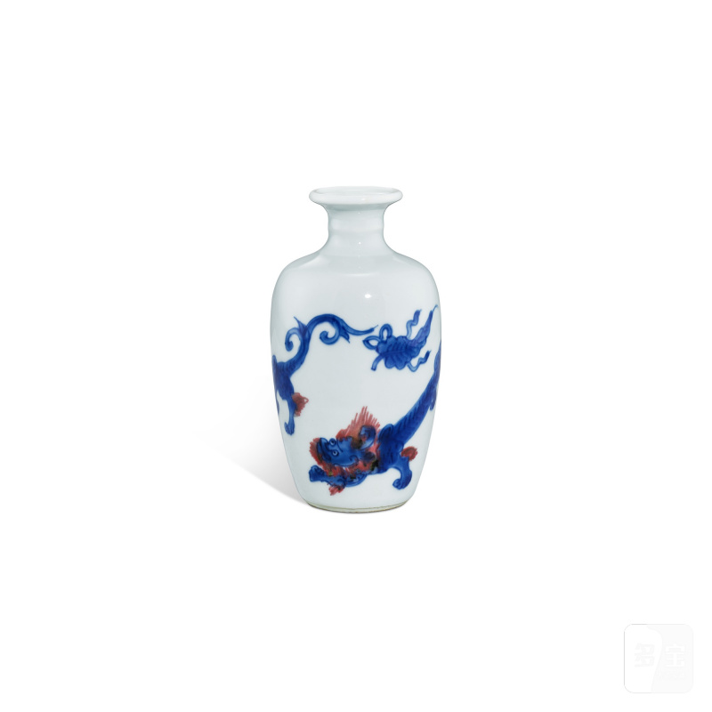 A copper-red and underglaze-blue 'chilong' vase,  Qing dynasty, Kangxi period  | 清康熙 青花釉裡紅螭龍圖小瓶